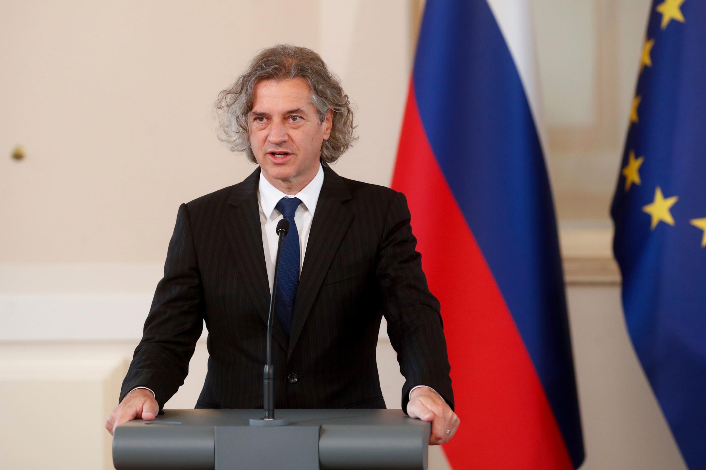 Slovenija je za predsednika vlade imenovala voditelja liberalcev Roberta Gollopa