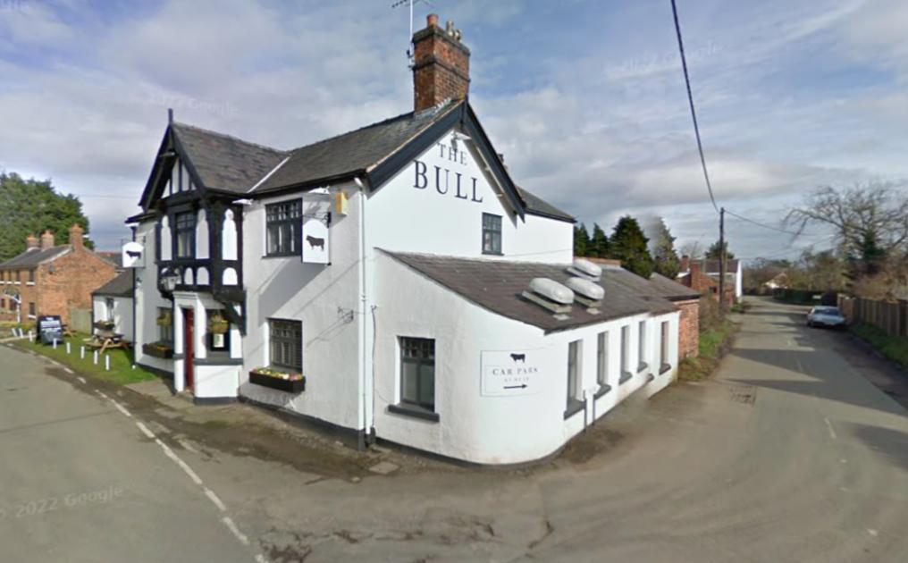 Cheshire West: The Bull pub on the market for £395,000 | Chester and District Standard 