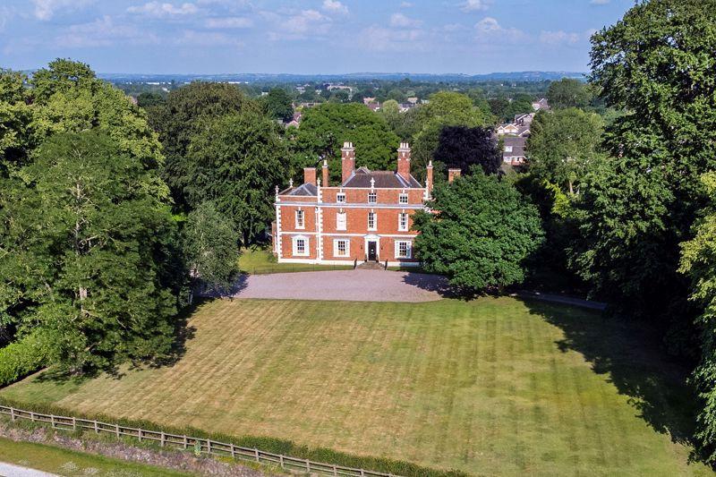 Cheshire: Elegant six-bedroom mansion up for auction | Chester and District Standard 